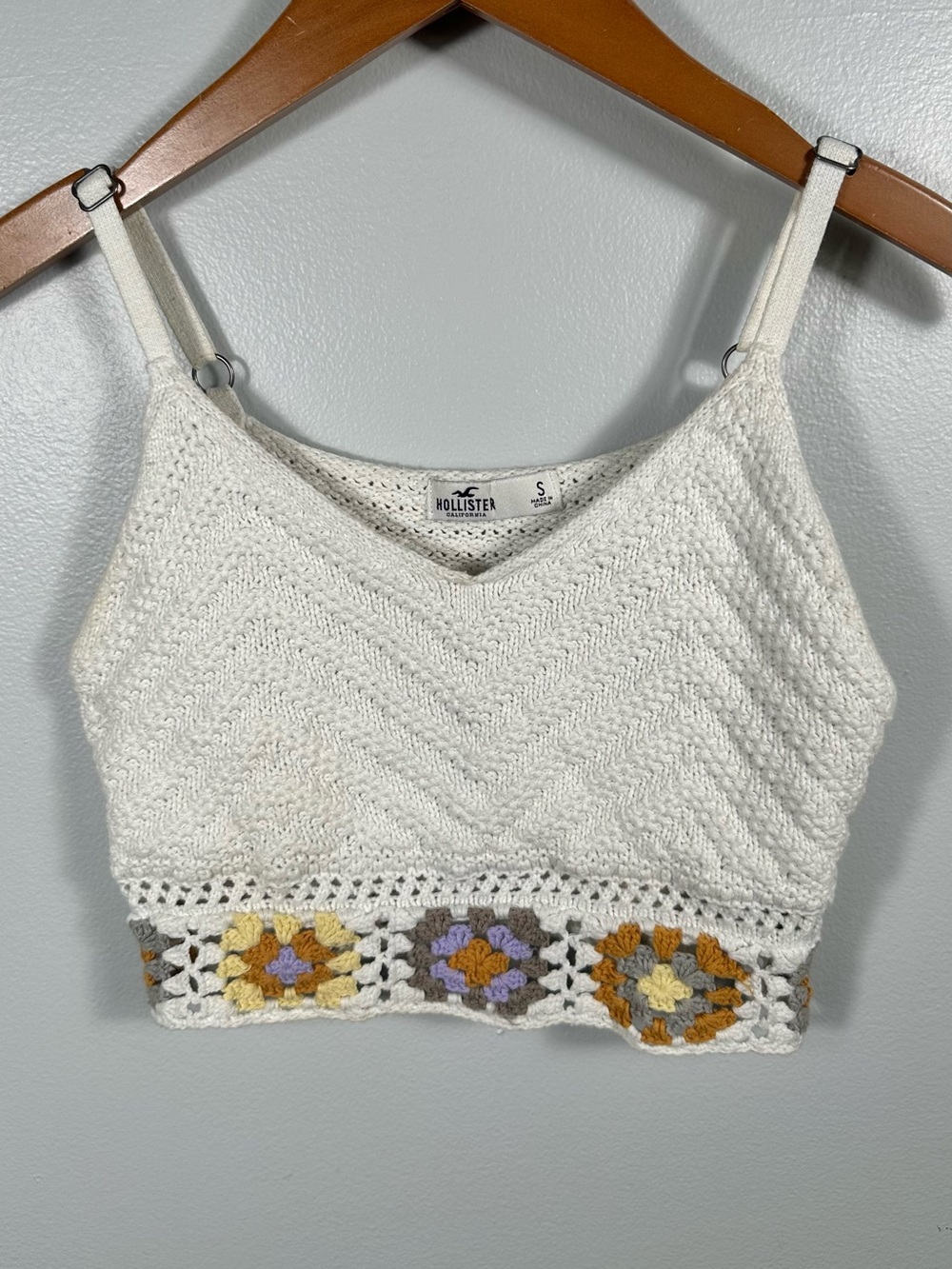 Hollister White Crochet Crop Tank with Multicolor Trim Size Small Beach Vacation